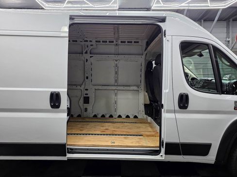 Used 2021 RAM ProMaster 2500 w/ Convenience Group FWD image 10