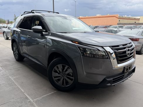 Used 2025 Nissan Pathfinder SV FWD image 6