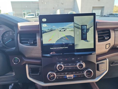 Used 2024 Ford Expedition Limited image 29