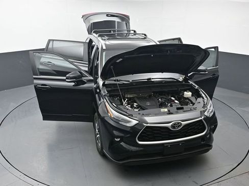 Used 2023 Toyota Highlander XLE AWD/4WD image 52