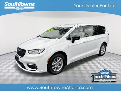 Used 2024 Chrysler Pacifica Touring-L image 1
