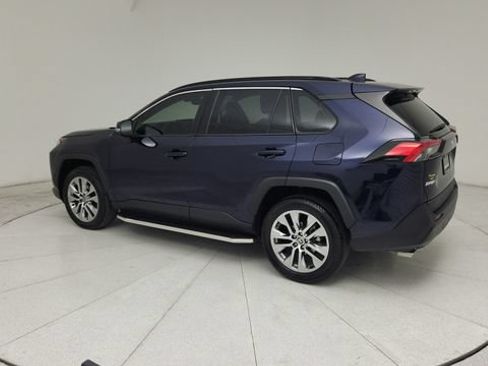 Used 2021 Toyota RAV4 XLE Premium FWD image 7