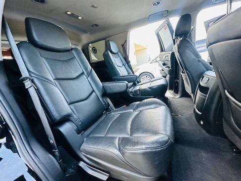 Used 2018 Cadillac Escalade 4WD image 25