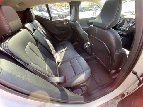 Used 2024 Volvo XC40 B5 Ultimate w/ Protection Package Premier image 29