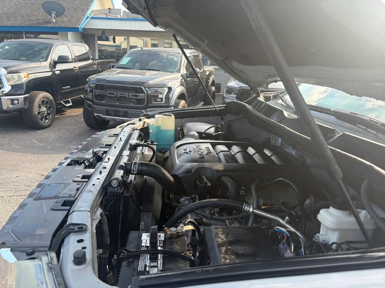Used 2019 Toyota Tundra SR5 w/ SR5 Upgrade Package AWD/4WD image 10