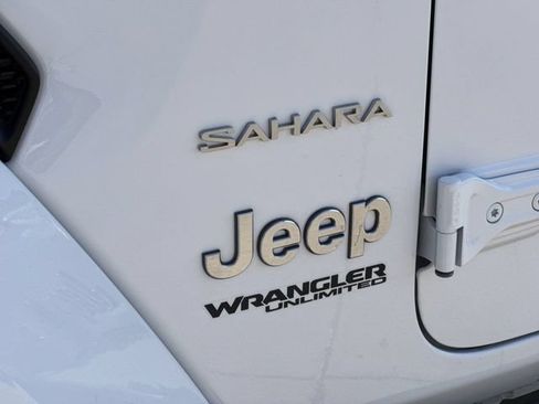 Used 2022 Jeep Wrangler Unlimited Sahara AWD/4WD image 30