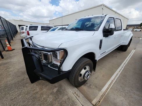 Used 2022 Ford F350 Lariat w/ Lariat Ultimate Package image 3