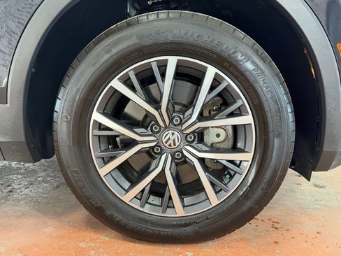 Used 2020 Volkswagen Tiguan SE image 8