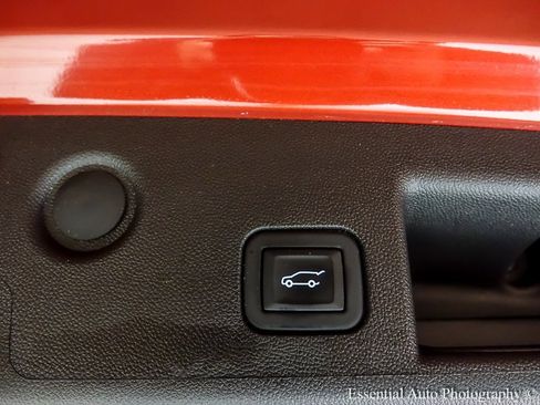 Used 2023 Chevrolet Equinox Premier image 34