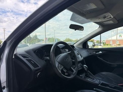 Used 2015 Ford Focus SE w/ Equipment Group 201A FWD image 7