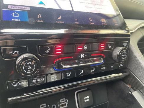 Used 2023 Jeep Grand Cherokee L Limited image 5