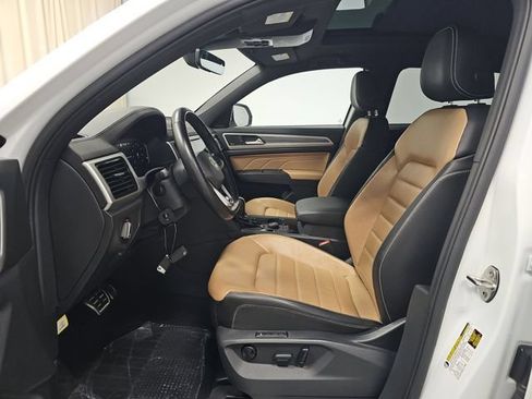 Used 2023 Volkswagen Atlas Cross Sport SEL Premium R-Line AWD/4WD image 5