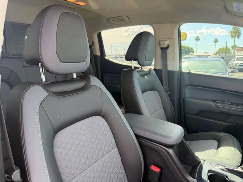Used 2015 Chevrolet Colorado Z71 RWD image 30
