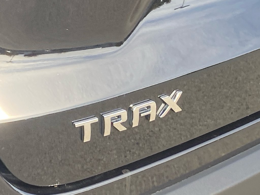Used 2024 Chevrolet Trax LT w/ Sunroof Package FWD image 16
