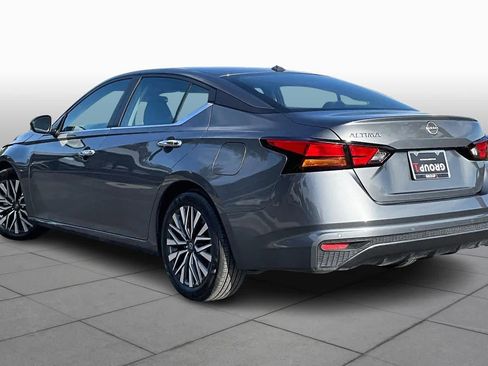 Used 2025 Nissan Altima 2.5 SV image 11