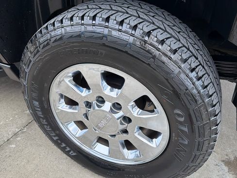 Used 2013 GMC Yukon XL 2500 SLT w/ SLT-2 Equipment Package image 10