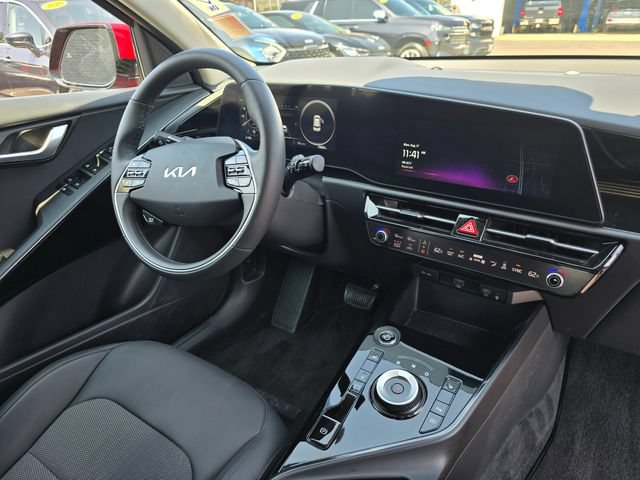 Certified 2025 Kia Niro Wind w/ Wind Preserve Package FWD image 14