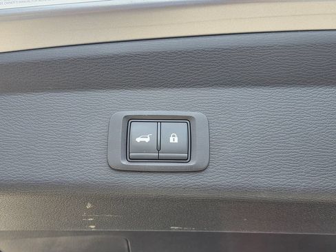 Used 2024 Mitsubishi Outlander SE Black Edition FWD image 8