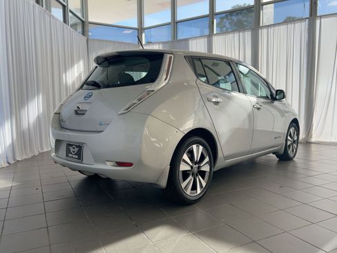 Used 2016 Nissan Leaf SV image 9