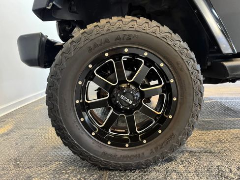 Used 2013 Jeep Wrangler Unlimited Sahara w/ Connectivity Group AWD/4WD image 34
