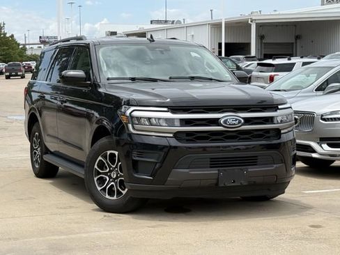 Used 2024 Ford Expedition XLT RWD image 2