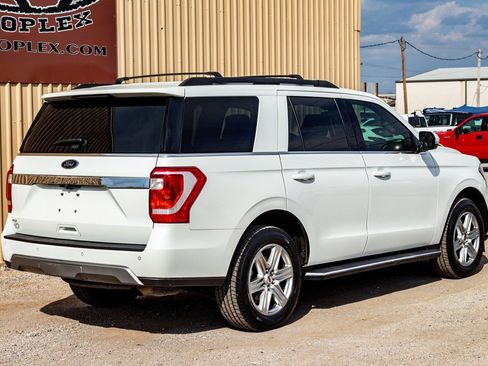 Used 2021 Ford Expedition XLT image 3