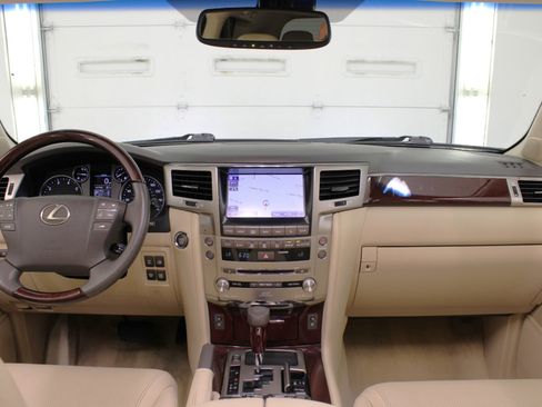 Used 2014 Lexus LX 570 4WD image 50
