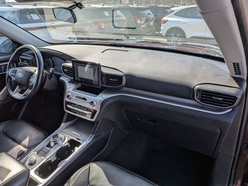 Used 2020 Ford Explorer XLT w/ Equipment Group 202A image 21