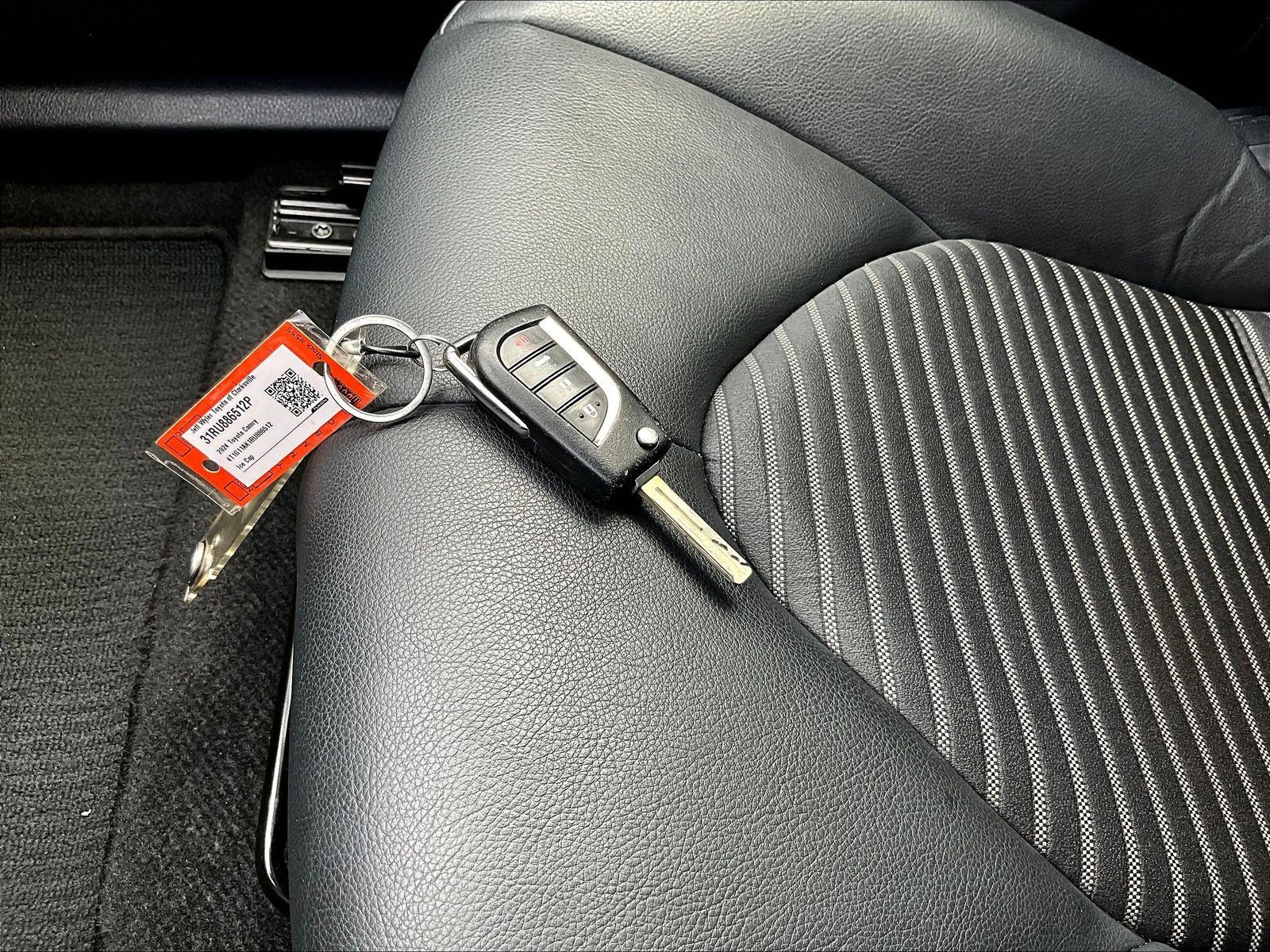 Used 2024 Toyota Camry SE FWD image 34