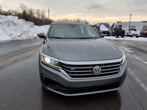 Used 2021 Volkswagen Passat 2.0T R-Line image 3