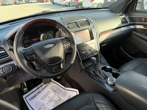 Used 2019 Ford Explorer Platinum image 11