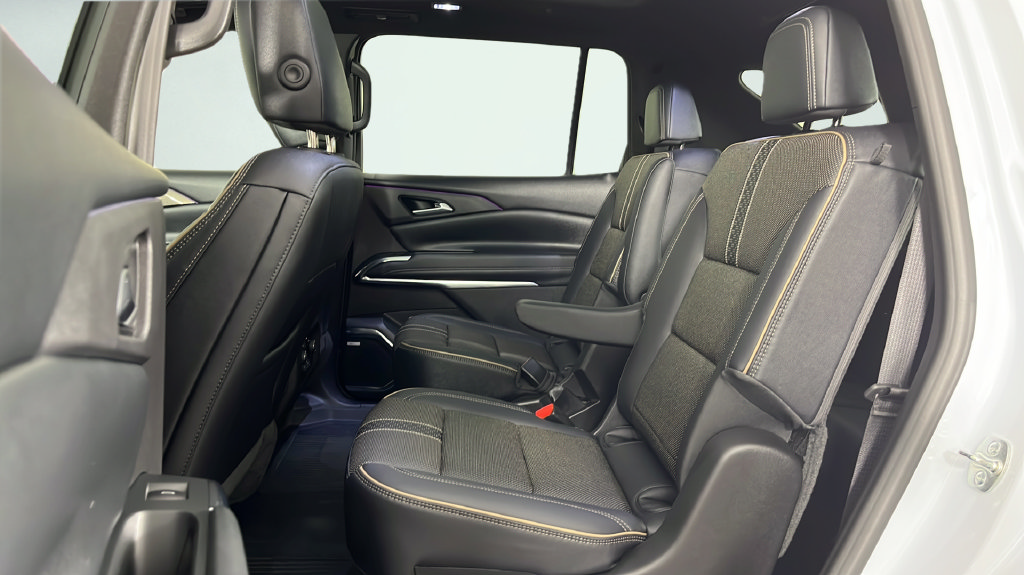 Used 2026 Chevrolet Traverse High Country w/ LPO, Floor Liner Package AWD/4WD image 16