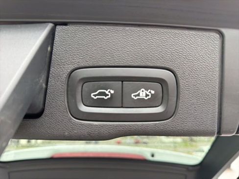 Used 2021 Volvo XC60 T5 R-Design w/ Protection Package Premier image 10