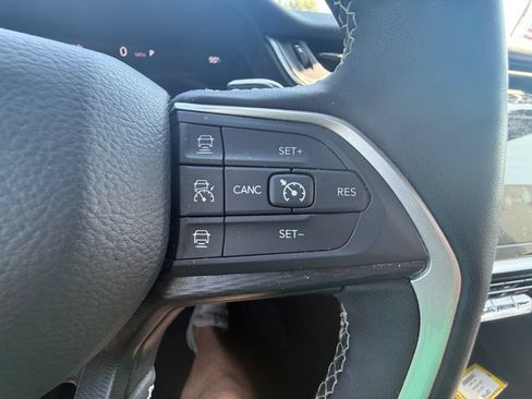 Used 2024 Jeep Grand Cherokee Altitude AWD/4WD image 17