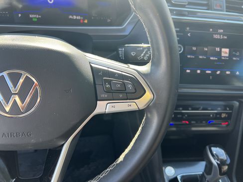 Certified 2023 Volkswagen Tiguan SE w/ Panoramic Sunroof Package image 19