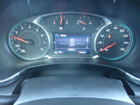 Used 2023 Chevrolet Equinox LT w/ LPO, Cargo Package AWD/4WD image 18