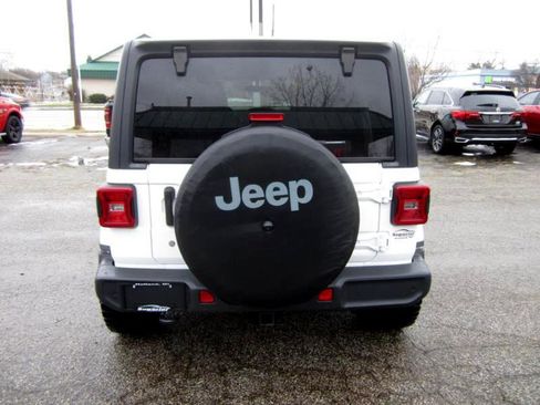 Used 2018 Jeep Wrangler Unlimited Sahara image 7