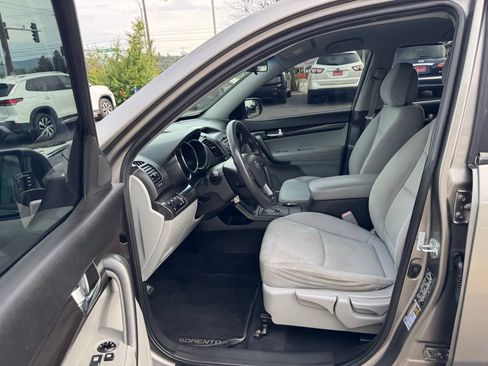 Used 2011 Kia Sorento LX AWD/4WD image 10