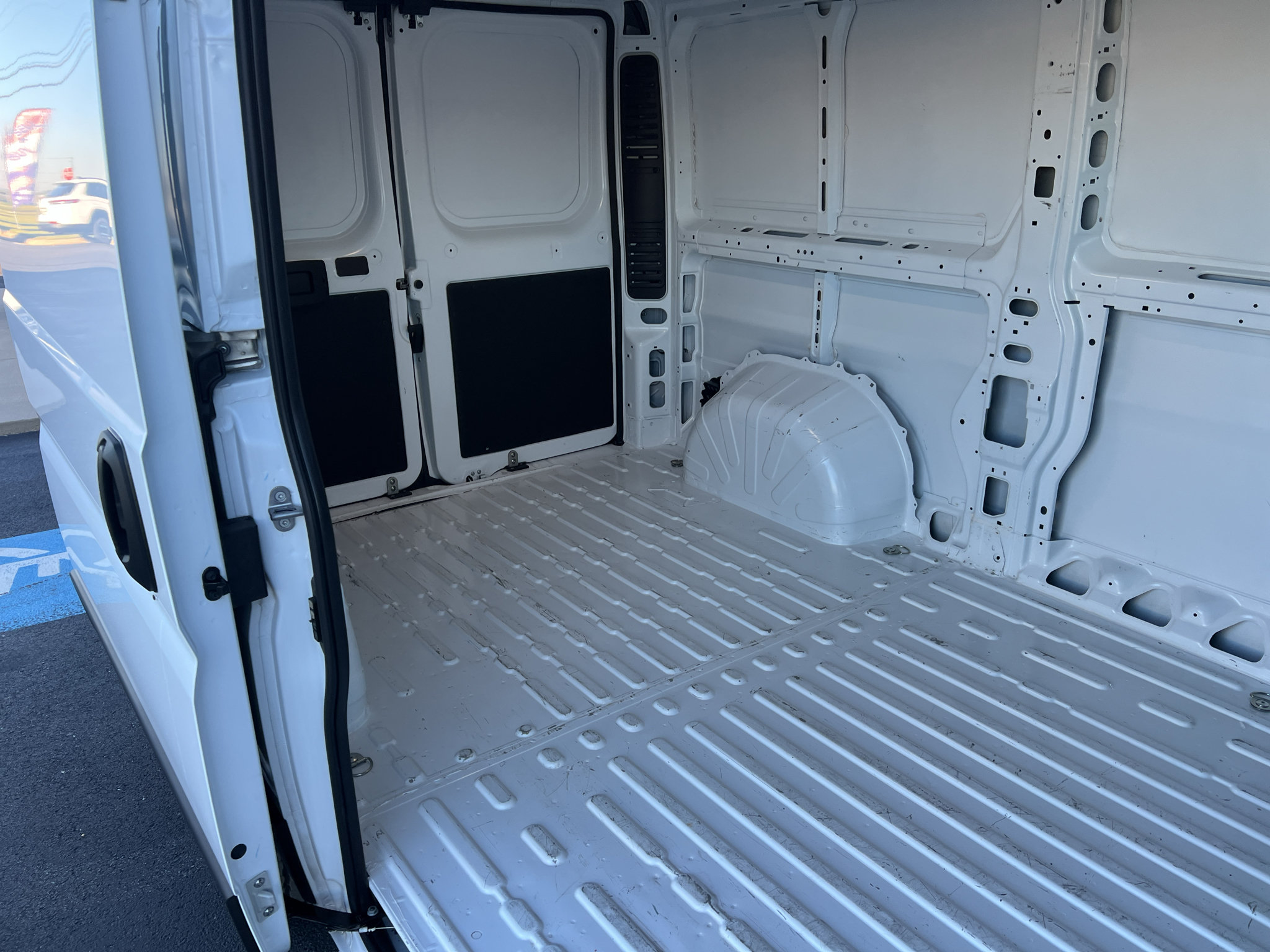 Used 2025 RAM ProMaster 2500 w/ Convenience Group FWD image 20