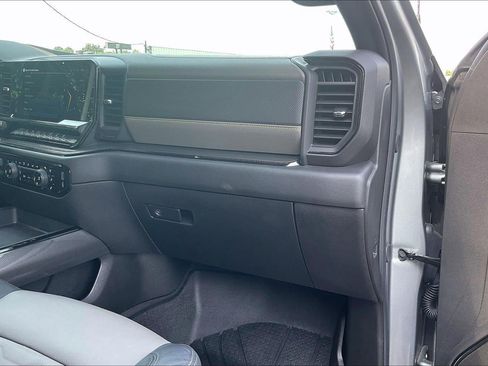 Used 2025 Chevrolet Silverado 2500 ZR2 AWD/4WD image 17