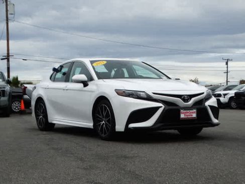 Certified 2023 Toyota Camry SE image 1