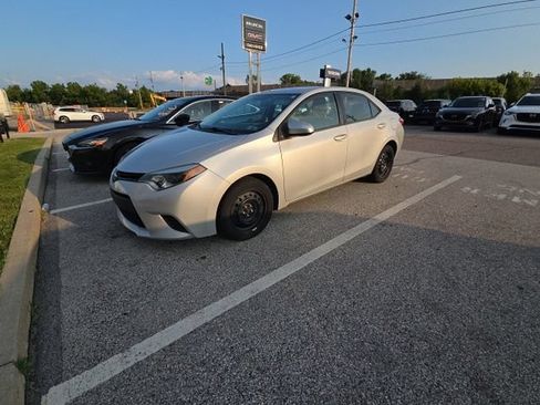 Used 2014 Toyota Corolla LE FWD image 5