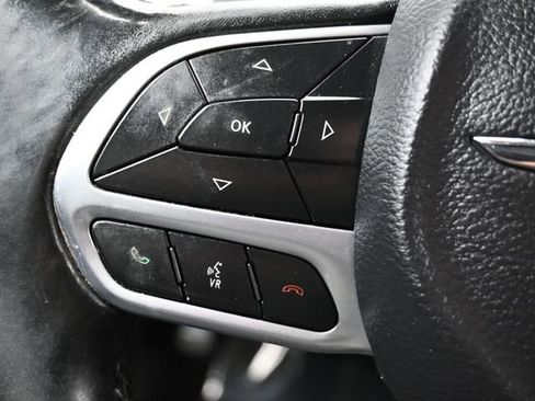 Used 2019 Chrysler 300 Touring L w/ Quick Order Package 22F image 28