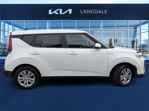Used 2022 Kia Soul LX image 3