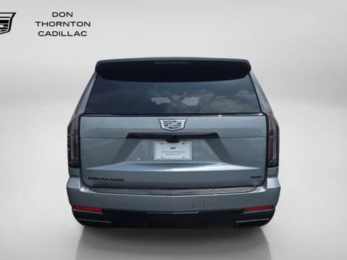 Used 2025 Cadillac Escalade ESV Sport Platinum w/ LPO, ONYX Package AWD/4WD image 4