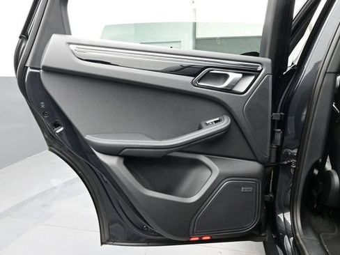 Certified 2025 Porsche Macan AWD/4WD image 13