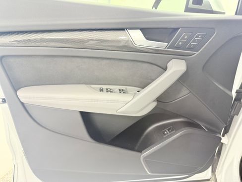 Used 2022 Audi SQ5 Premium Plus w/ Premium Plus Package image 10