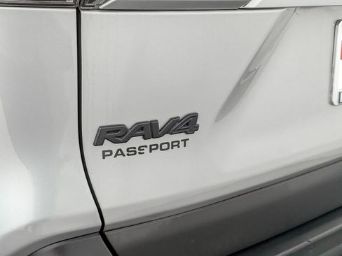 Used 2020 Toyota RAV4 XLE w/ Convenience Package AWD/4WD image 14