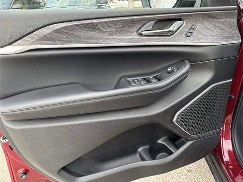 Used 2022 Jeep Grand Cherokee L Limited image 16