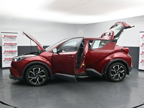 Used 2018 Toyota C-HR XLE FWD image 43